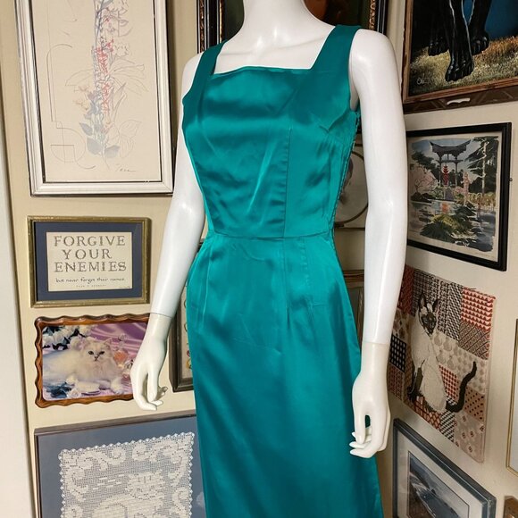 60s Vintage Emerald Green Sleeveless Satin Dress With Deep V Back Size XS/S - Picture 2 of 6